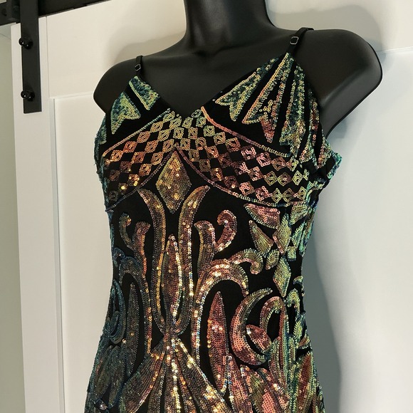 Windsor Sequins Iridescent Mini Special Occasion Homecoming Dress Medium Formal - Picture 2 of 7